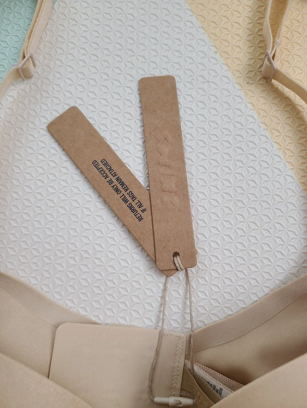 NWT Skims Ultimate Teardrop Push Up Plunge Bra Size 36B Sand Beige - Picture 2 of 8